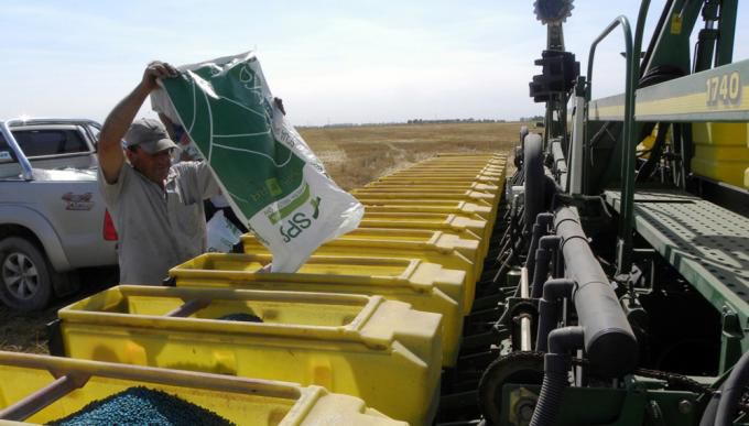 El gremio de trabajadores rurales UATRE acordó 30% de aumento para el trabajo rural en semilleros