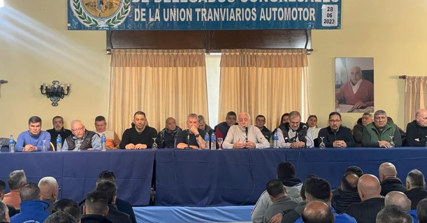 Roberto Fernández encabezó un Congreso de la UTA y respaldó la candidatura de Sergio Massa: «Vamos a trabajar par que sea nuestro próximo Presidente»