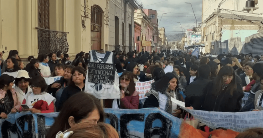 Docentes del nivel medio y superior de Jujuy levantan el paro y vuelven este lunes a las aulas