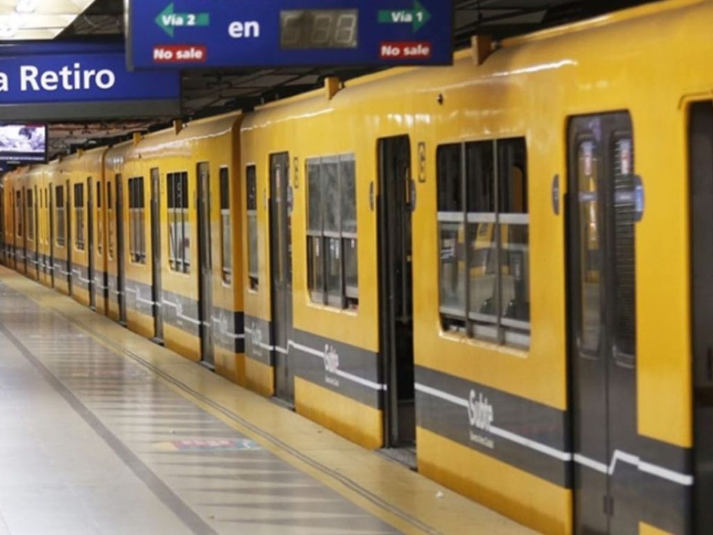 Los metrodelegados no se bajan de la pelea por la reducción de la jornada laboral y liberarán esta tarde los molinetes en la estación Retiro de la línea C