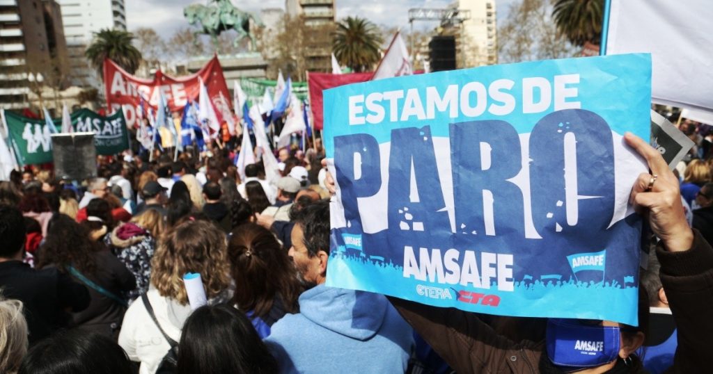 Por la cláusula gatillo, los estatales de anta Fe cobrarán sueldos de junio con aumento del 9,1%