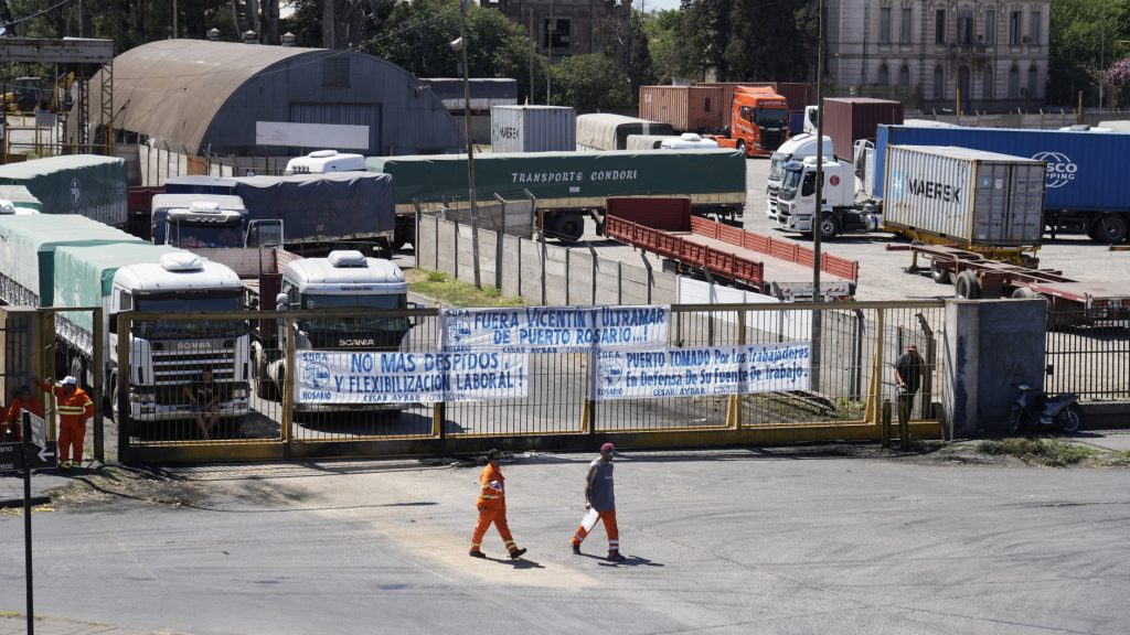Gremio de portuarios denunció que un barco provocó un socavón en el puerto de Rosario: "Si la empresa concesionaria no realiza las inversiones necesarias el puerto se quedará sin muelles"