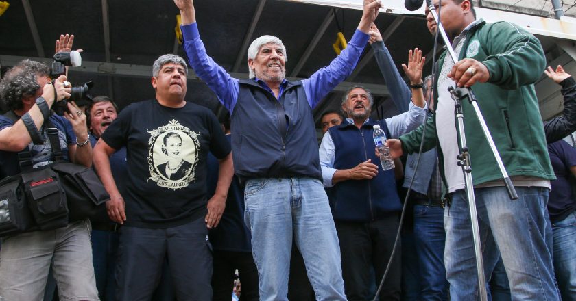 #ENFOQUE Moyano va por la reelección en Camioneros y ya negocia el adelantamiento de las paritarias para ganarle a la inflación y despegarlas del clima electoral