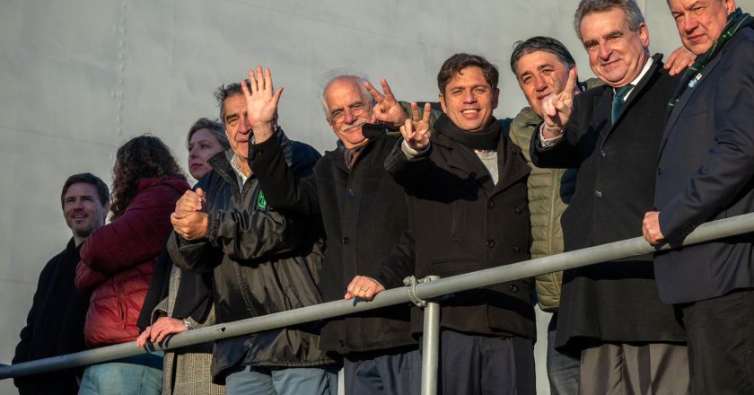 La CTA Autónoma y ATE celebraron la botadura de una compuerta en el Astillero Río Santiago y reconocieron a Kicillof «quien se opuso a volver a privatizar la vía troncal de navegación»