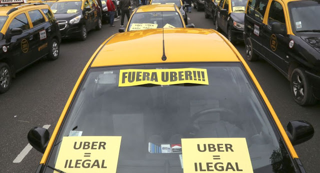 La Justicia intimó a la legislatura y al Congreso a legislar a UBER y dictaminó que debe ser un “servicio complementario” bajo la Ley de Taxis y Remises
