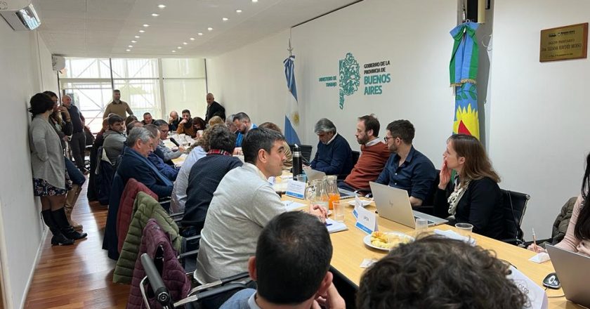 El gobierno bonaerense abrochó un acuerdo del 45% de aumento trimestral para los estatales y el acumulado quedó en 70%