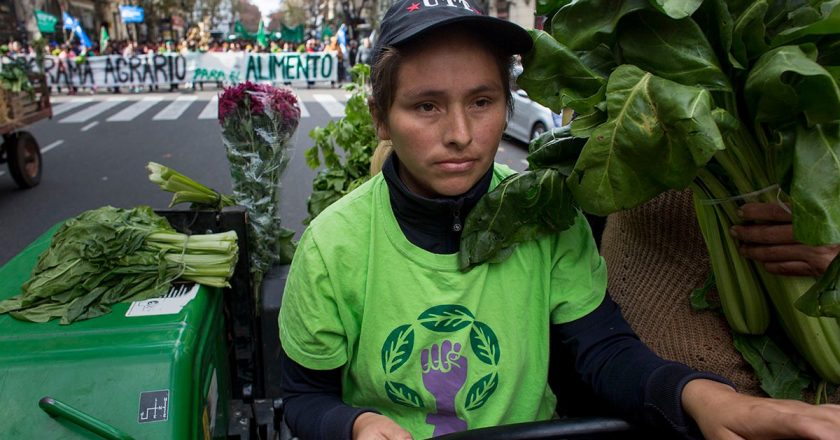 Trabajadores de la tierra realizaron un «verdurazo» contra la reforma de la Constitución en Jujuy