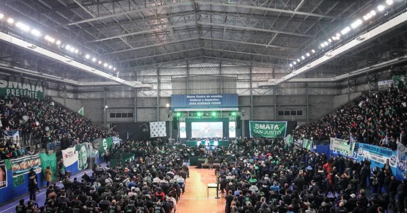 En la sede de SMATA de La Matanza, «Paco» Manrique pidió el voto a Unión por la Patria y que si los candidatos no cumplen, los «caguen a patadas en el culo»