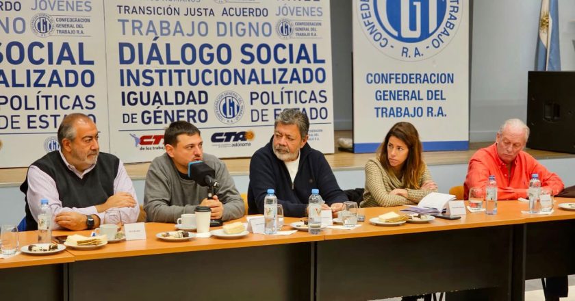 Un día antes de recibir a Massa y con Gerardo Martínez como canciller, la CGT se reunió con Juan Grabois y coincidió en un programa con eje en la recuperación de los salarios