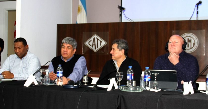 Moyano recibió al secretario general de la ITF en la CATT y debatieron el rol del sindicalismo a nivel mundial: «Muchas veces los sindicatos no son respetados por los gobiernos de derecha»