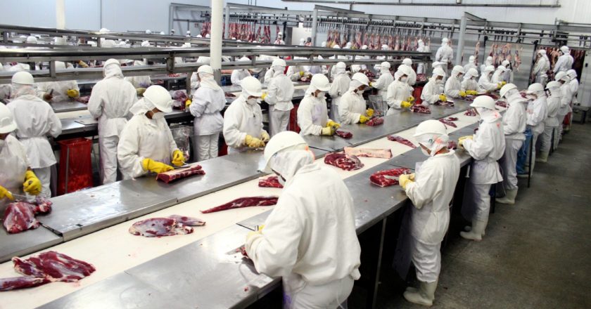 Calentitas las paritarias: la Federación de la Carne alcanzó un 60% de aumento semestral para la rama de Carnes Rojas