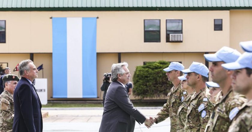 El Gobierno aumentó salarios a las Fuerzas Armadas y de la Policía: los cargos militares de mayor jerarquía superan los 800 mil pesos mensuales