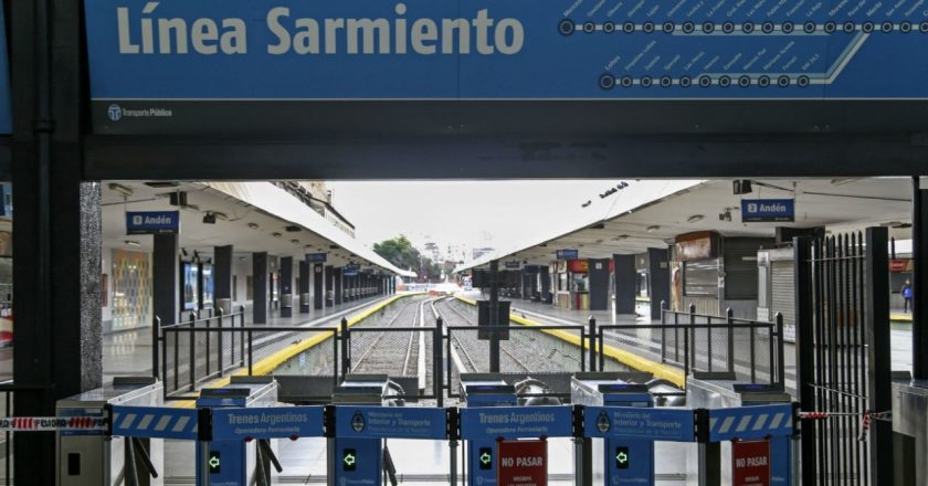 Un paro sorpresivo en el Tren Sarmiento se suma a la medida de fuerza en colectivos y complejiza todavía más la situación del transporte en el AMBA