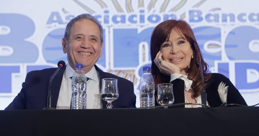 Sergio Palazzo se reunió con Cristina Kirchner en el Senado: «Los bancarios siempre le estaremos agradecidos por habernos ayudado a recuperar nuestra Obra Social»