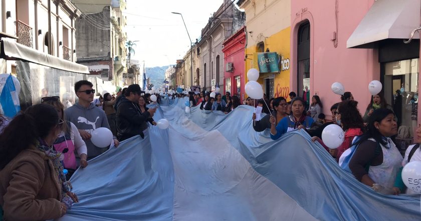 Los docentes jujeños no bajan la guardia y decidieron continuar con el paro por tiempo indeterminado en reclamo de mejoras salariales