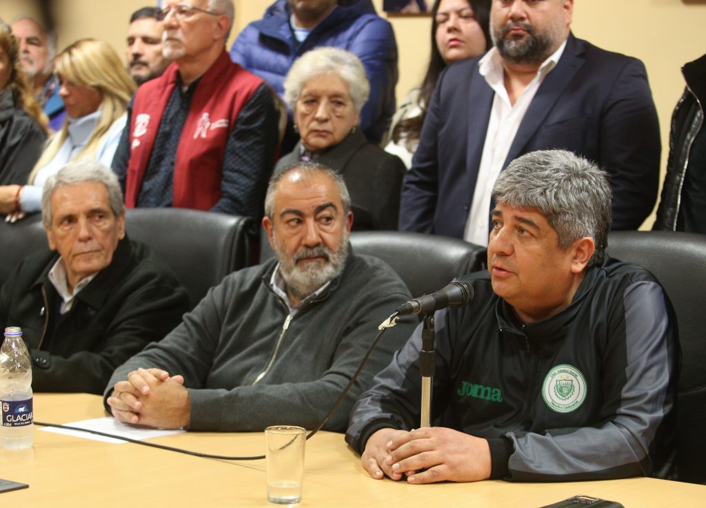 Pablo Moyano le contestó a Milei, convocó a los delegados y le advirtió que "los camioneros vamos a salir a defender nuestros derechos"