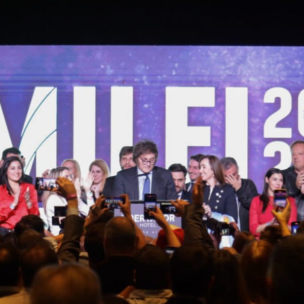 #ESPECIAL El plan Milei: sacarle la gestión de las obras sociales a los sindicatos y reemplazar la cobertura por un seguro