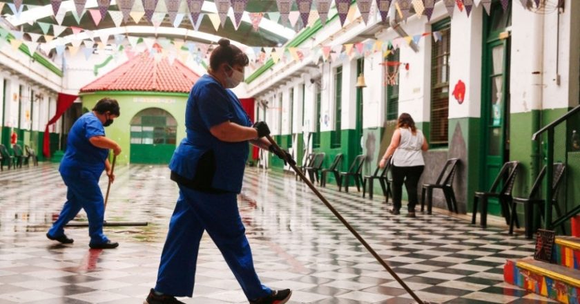 Aumento del 40% trimestral y revisión en noviembre: la fórmula del SOEME para recomponer los salarios de los auxiliares docentes