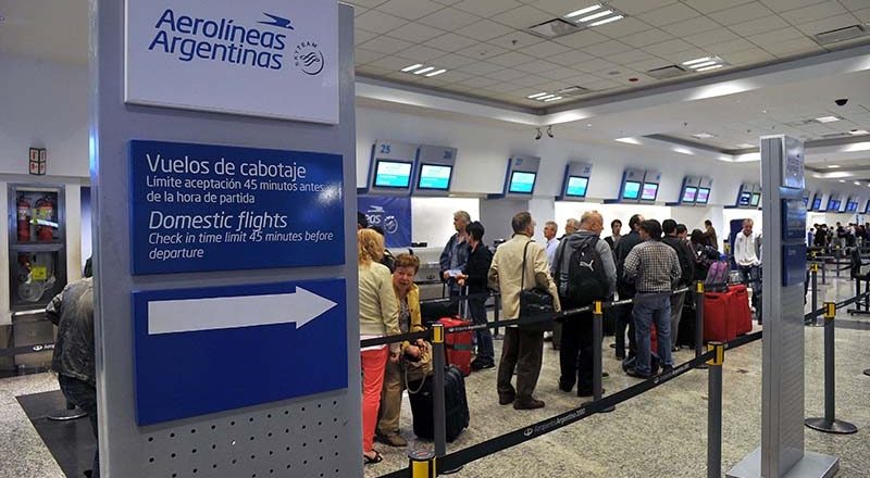 Biró plantó una asamblea que demoró 70 vuelos, mete presión para cerrar el aumento salarial en Aerolíneas Argentinas y le genera un ruido adicional a Massa en la campaña