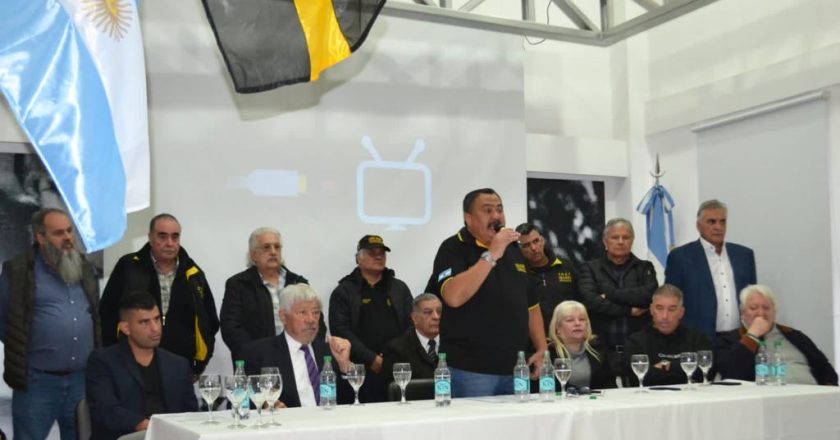 Con un llamado a votar al peronismo y críticas a la «ilegalidad de las aplicaciones», reeligió José Ibarra en la Federación Nacional de Taxis