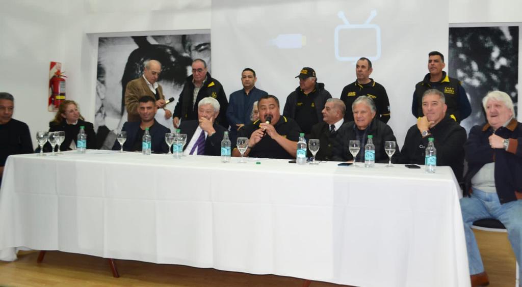 Con un llamado a votar al peronismo y críticas a la "ilegalidad de las aplicaciones", reeligió José Ibarra en la Federación Nacional de Taxis