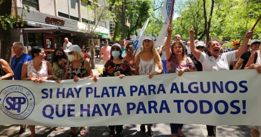 Córdoba: Los gremios estatales le pedirán a Schiaretti una suba del 60% para el segundo semestre