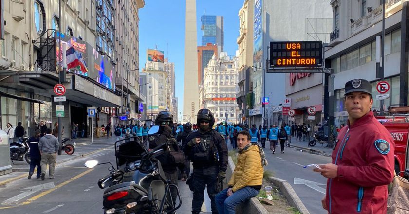 La policía, sin freno: Un docente detenido en la marcha por Molares recuperó su libertad  recién en la noche del viernes, tras pasar 8 horas detenido injustificadamente