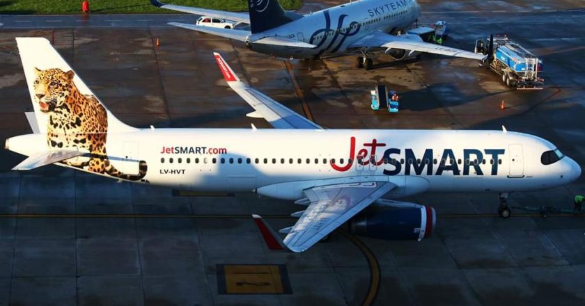 Un conflicto laboral con Intercargo genera demoras y cancelaciones en los vuelos de las empresas JetSmart y Latam