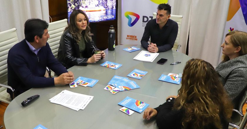 Firman un convenio para apuntalar el empleo a través del crecimiento del turismo LGTBIQ+ en Neuquén