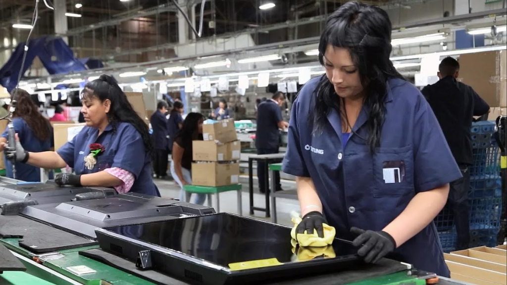 Enseñanza, servicios sociales, salud y hogares: los sectores laborales con mayor grado de feminización