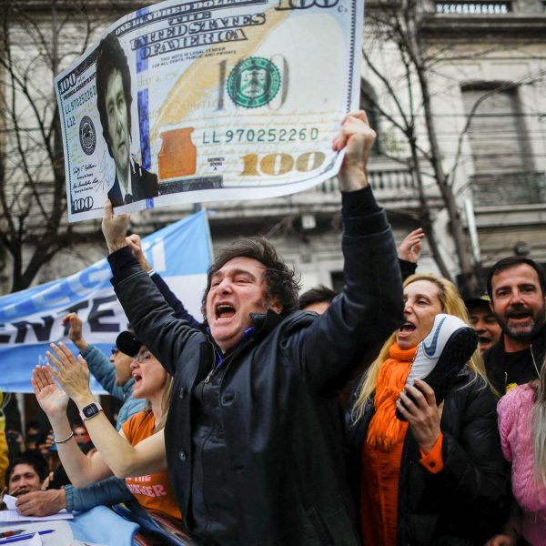 #URGENTE Milei se reunió con Barrionuevo y abrochó su primer respaldo gremial: «Debemos escuchar y adaptarnos a los nuevos tiempos laborales»