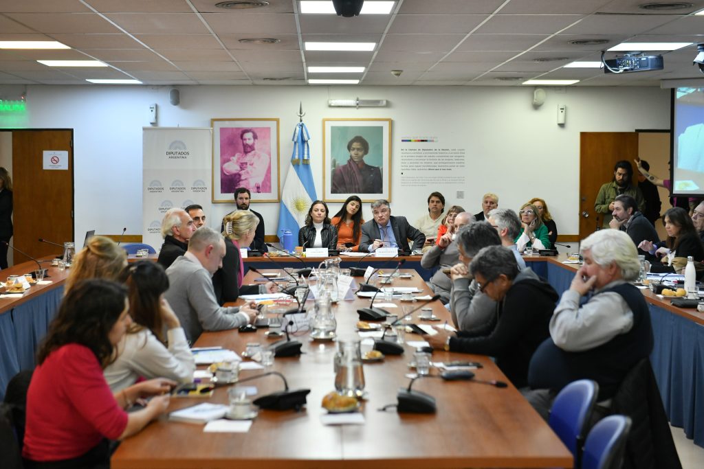 "Yo limito la jornada para que se trabaje menos ¿Para qué? ¿Para ir afuera a hacer qué?", la pregunta esclavista de un referente de la UIA en el debate por la reducción de la jornada laboral