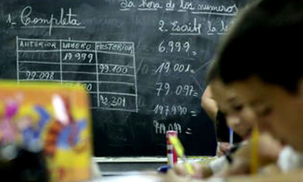 El Gobierno de Salta acordó con los gremios docentes un aumento del 15% para agosto y el pago de un bono de 30 mil pesos