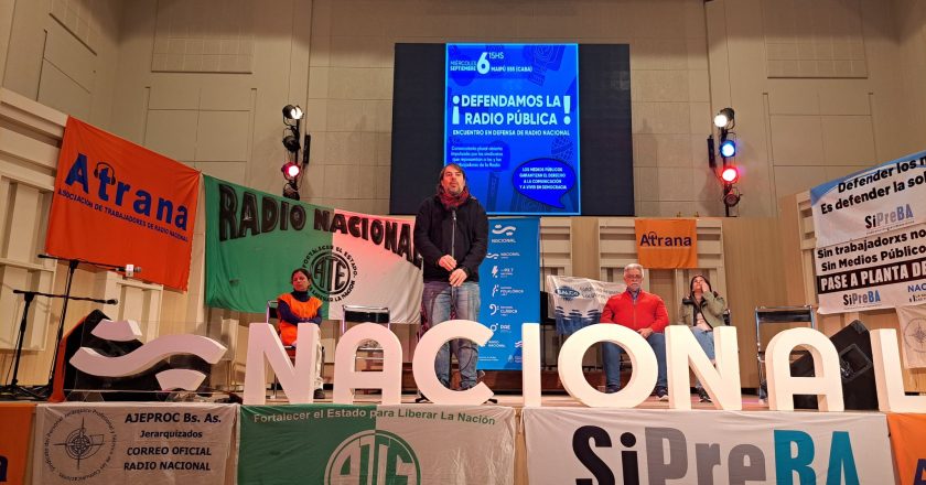 Sindicatos realizaron un acto en defensa de la radio pública y destacaron «su rol social y federal»