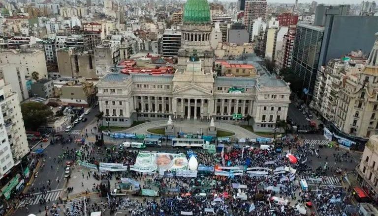 Cavalieri: «Esta movilización demuestra que estamos unidos en nuestro compromiso por lograr una reforma justa y equitativa que beneficie a la mayoría de los trabajadores del país»