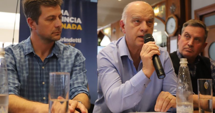 Grindetti dijo que «si Baradel jode, le intervenimos el gremio» y el dirigente del Suteba le recordó que «la desidia de su gobierno provocó la explosión» que mató a Sandra y Rubén