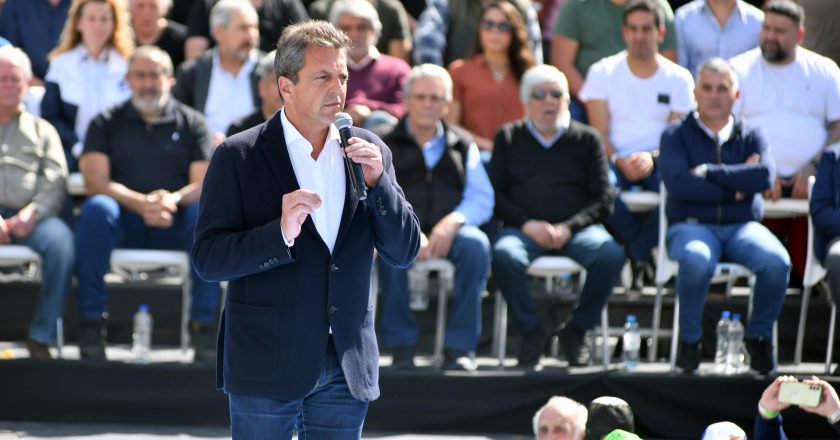 Massa celebró en el acto organizado por la CGT: «El esfuerzo no lo tienen que hacer los que trabajan sino los que timbean, los que especulan, los que atentan contra la Argentina»