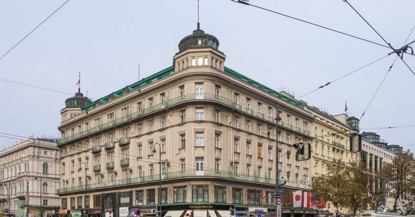 UTHGRA Mar del Plata acampa en el Hotel Bristol contra la informalidad y la persecución de sus trabajadores hoteleros