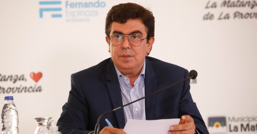Espinoza anunció un nuevo aumento salarial de hasta el 140% para municipales matanceros para «continuar ganándole a la inflación»