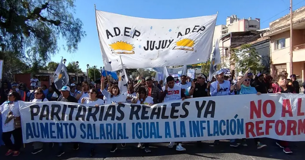 Los maestros jujeños volverán a movilizar por mejoras salariales y la devolución de descuentos por días de paro