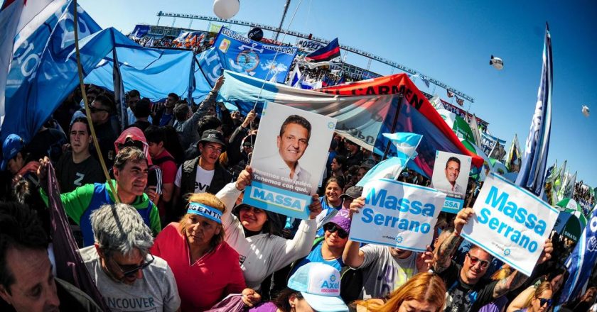 Rodeado por todo el arco sindical, Massa le dijo a la militancia peronista: «El domingo, el deseo se va a hacer realidad»