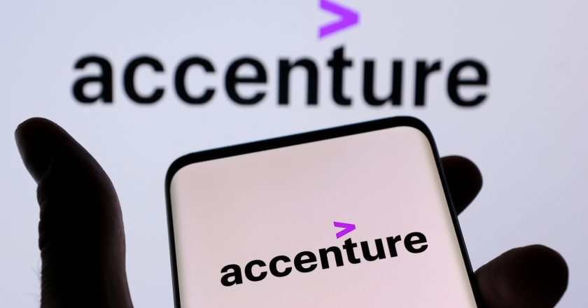 Accenture avisó que congela los sueldos de su personal y desde el gremio de computación reclaman que los sienten en paritarias