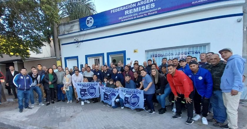 Remiseros inauguraron sede en Rosario: «Nacimos cuando el menemismo rompió toda la actividad laboral. Esta vuelta no les va a ser tan fácil»