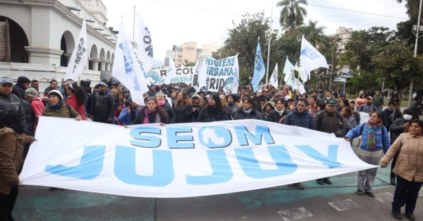 Escándalo en Jujuy:  Militantes radicales con patotas armadas y complicidad policial, amenazan con tomar el sindicato de municipales SEOM