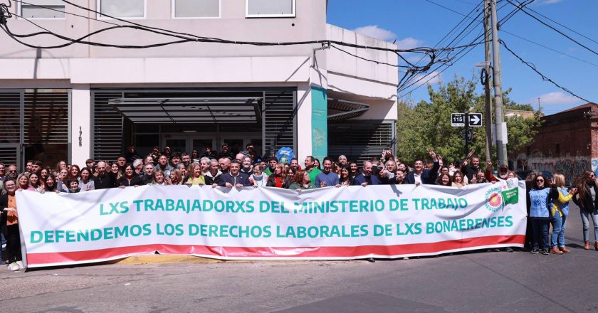 La Plata: Trabajadores del Ministerio de Trabajo bonaerense se agruparon «en defensa de los derechos laborales»