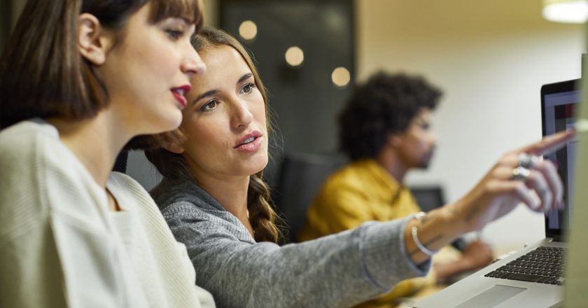 Brecha de género: el salario promedio solicitado por las mujeres suele ser un 17% menor del que piden los hombres