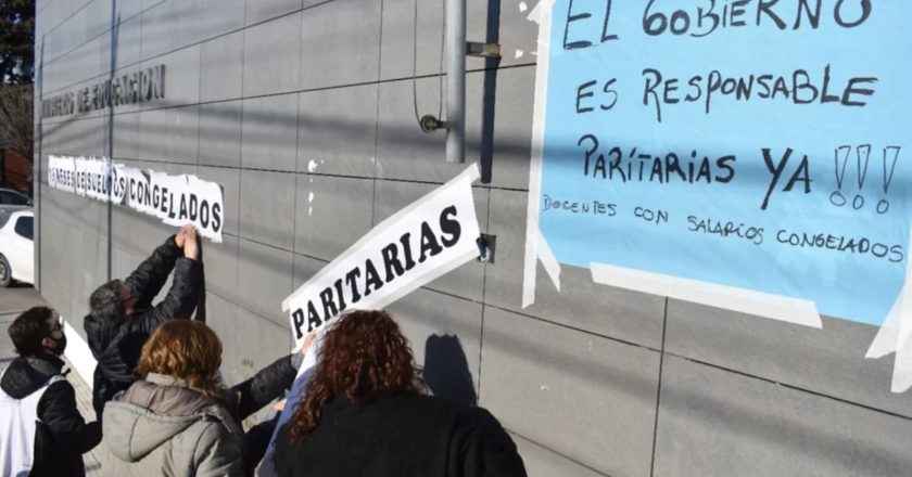 Se espesa la situación en Chubut: estatales y docentes coinciden en una huelga por aumento de sueldo