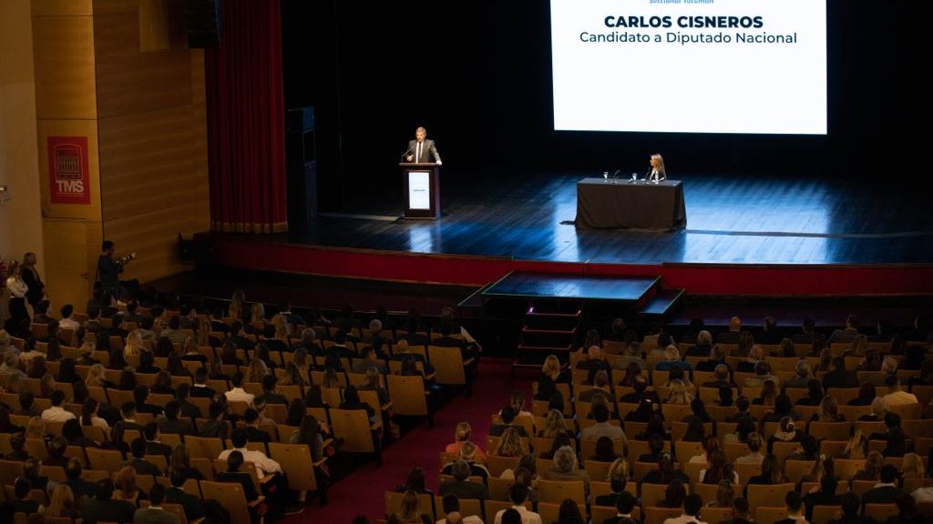 Cisneros y Sánchez Blas reunieron cientos de trabajadores bancarios tucumanos y pidieron el voto por Massa