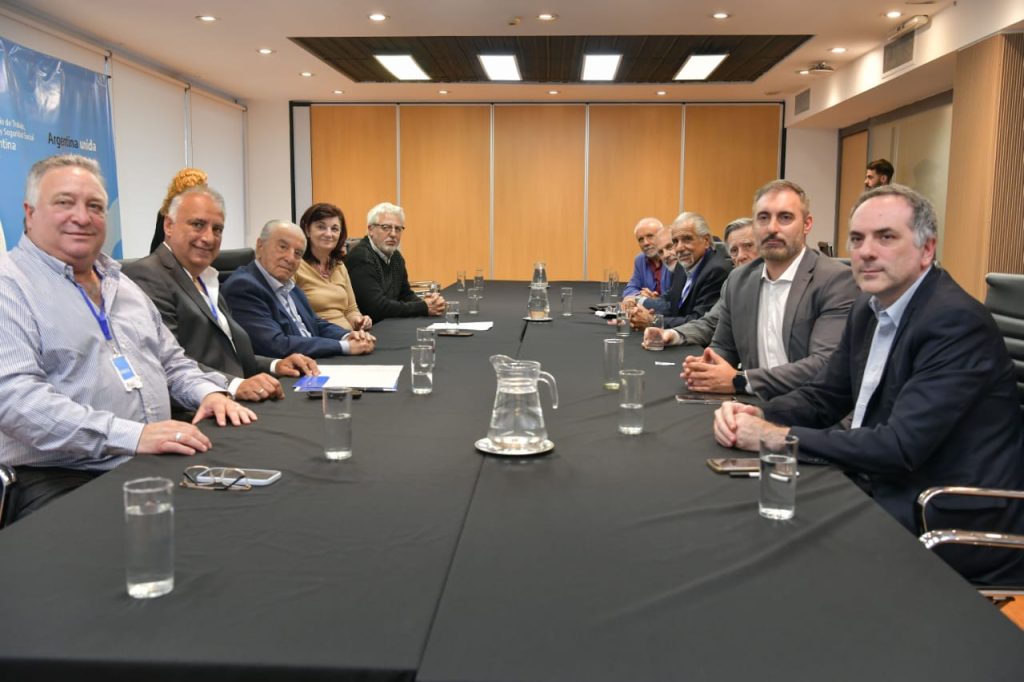 Cavalieri desmintió un acuerdo con los hipermercados para facilitar suspensiones de trabajadores