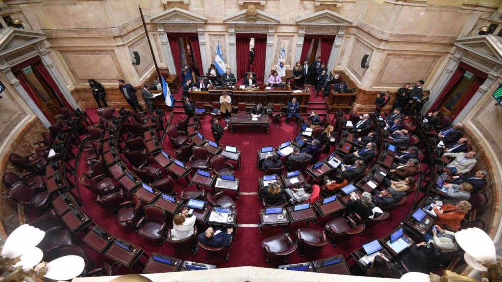 Con la Ley de promoción de industria del calzado y la de devolución del IVA en la agenda, el oficialismo trabaja para conseguir una sesión en el Senado